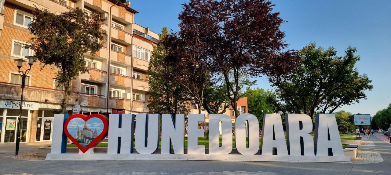 Studio Vale Apartment Hunedoara Luaran gambar